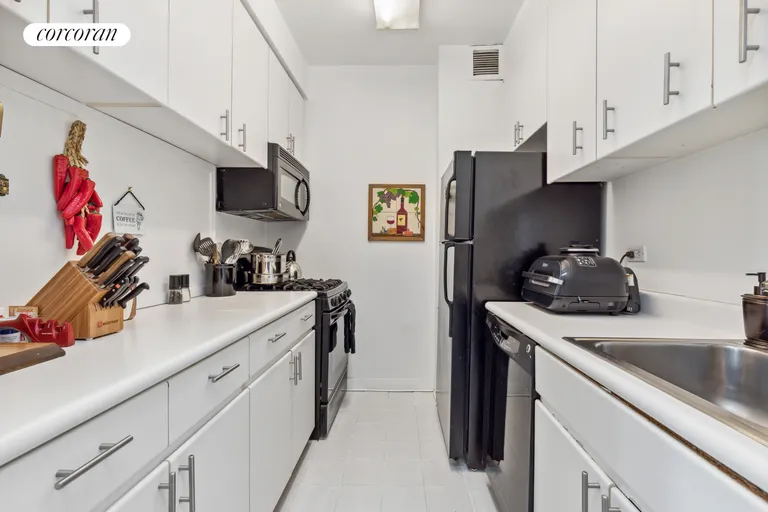 New York City Real Estate | View 350 Albany Street, 4R | room 5 | View 6