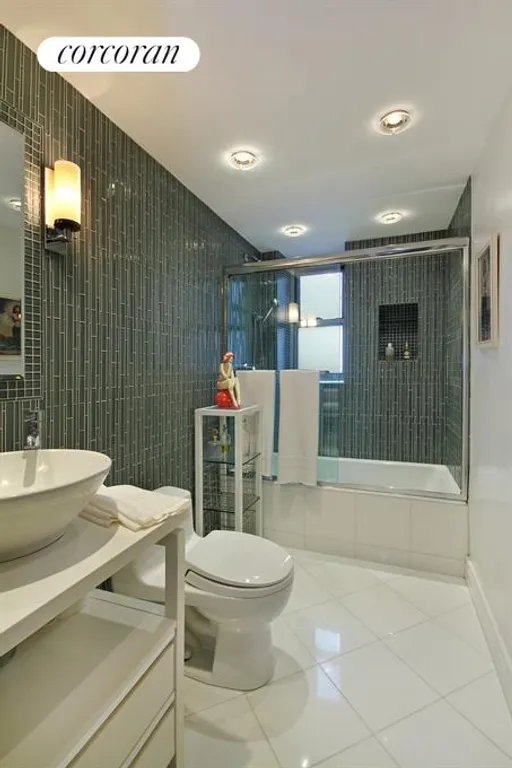 New York City Real Estate | View 525 East 86th Street, 19A | Bathroom | View 6