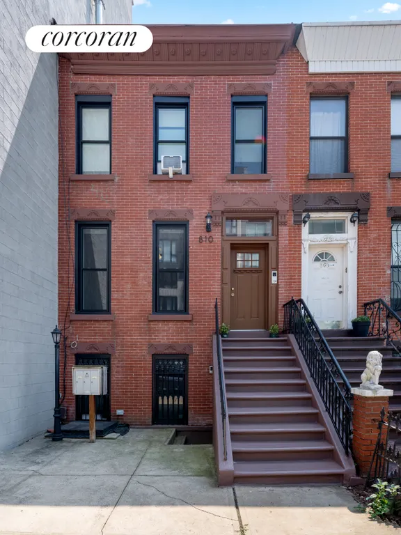 New York City Real Estate | View 810 Lexington Avenue, PARLOR | Facade | View 8