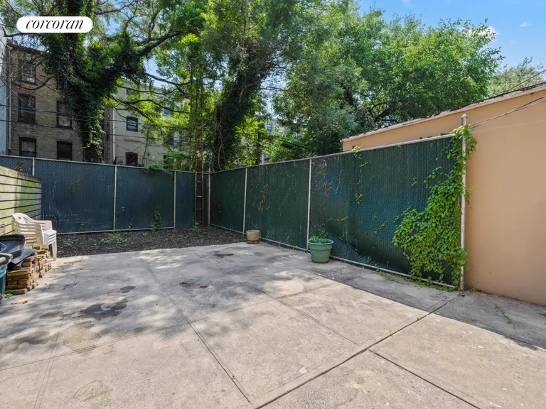 New York City Real Estate | View 810 Lexington Avenue, PARLOR | backyard | View 9