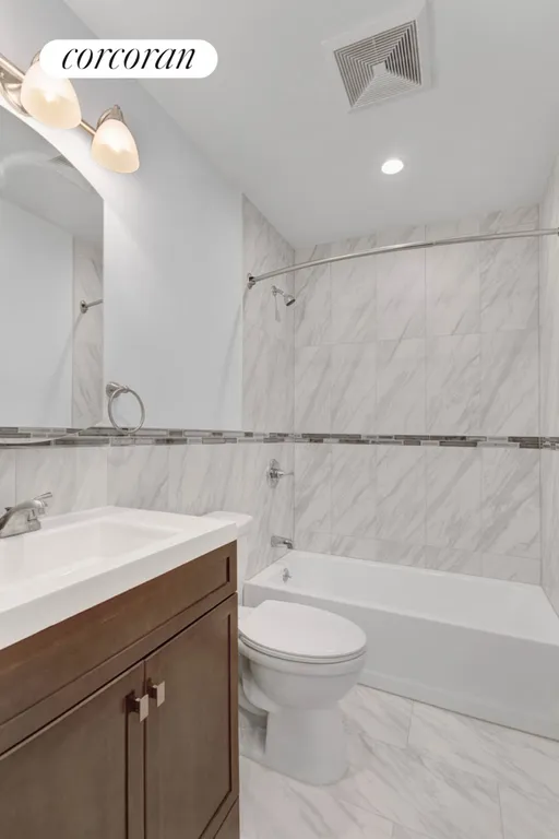 New York City Real Estate | View 537 40th Street, 2 | Full Bathroom | View 7