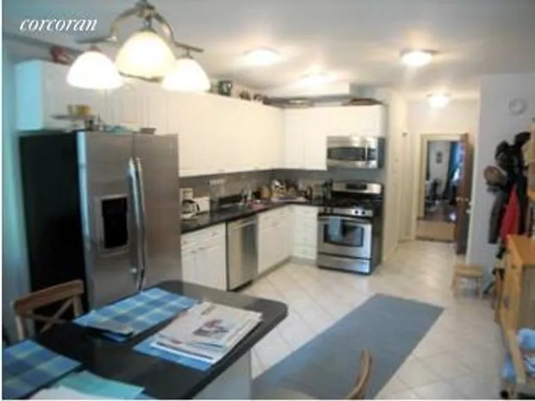 New York City Real Estate | View 223 East 48th Street, HOUSE | room 3 | View 4