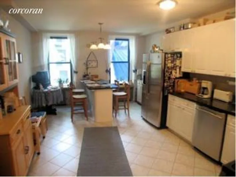 New York City Real Estate | View 223 East 48th Street, HOUSE | room 4 | View 5