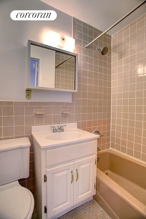 New York City Real Estate | View 304 West 30th Street, 7 | Full Bathroom | View 7