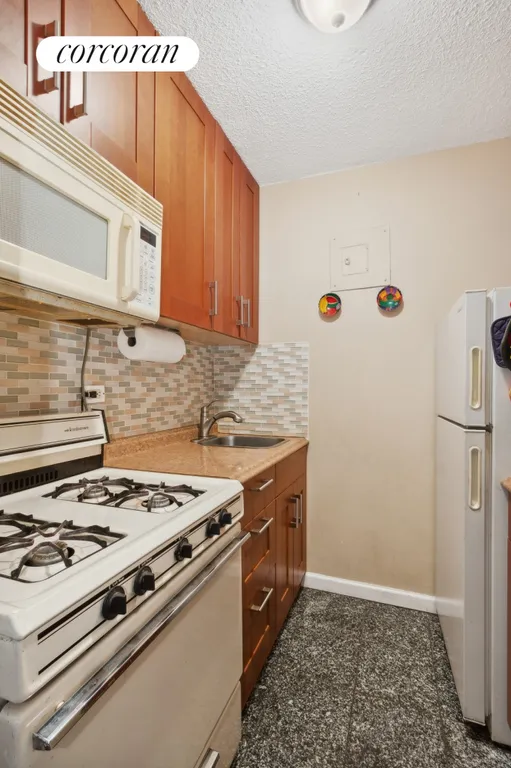 New York City Real Estate | View 39-60 54th Street, 3B | room 4 | View 5