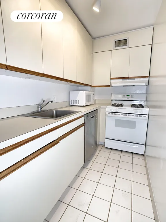 New York City Real Estate | View 400 East 14th Street, 5D | room 4 | View 5