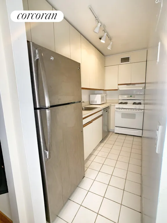 New York City Real Estate | View 400 East 14th Street, 5D | room 5 | View 6