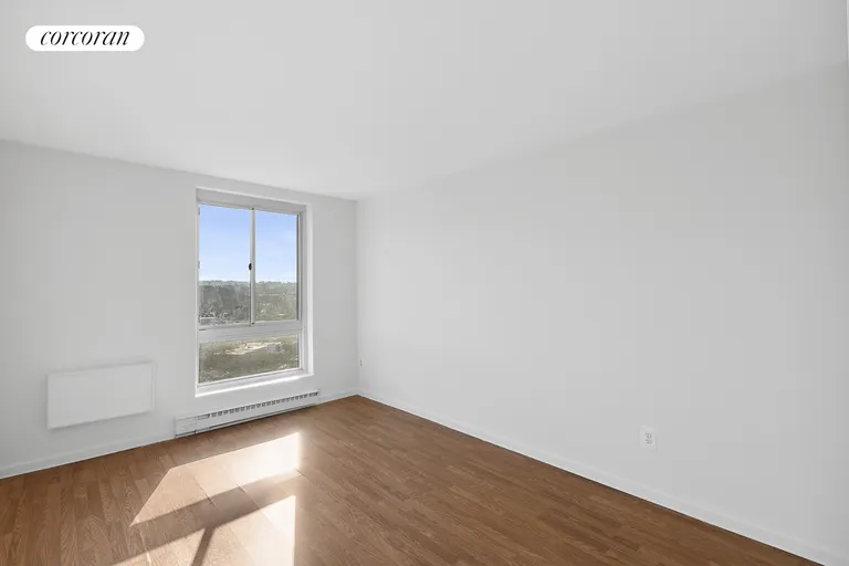 New York City Real Estate | View 1 Glenwood Avenue, 26J | room 1 | View 2