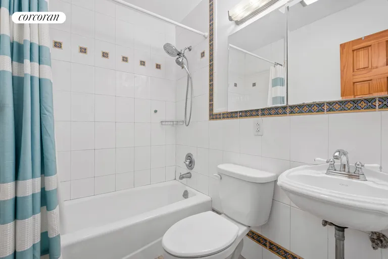 New York City Real Estate | View 52 President Street, 33CG | Full Bathroom | View 9