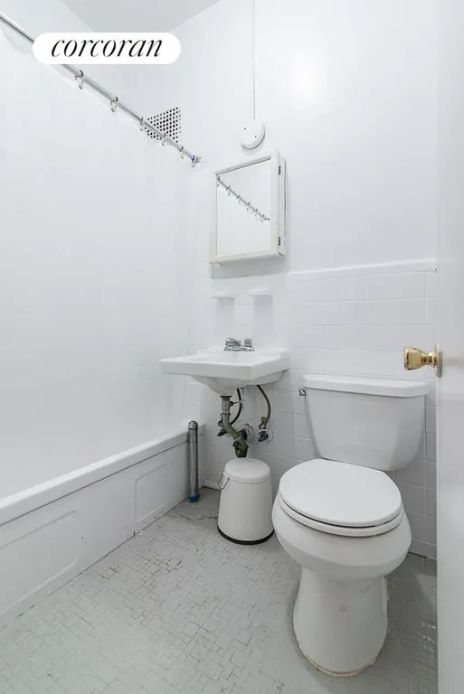 New York City Real Estate | View 2841 Broadway, 10L4 | Full Bathroom | View 5