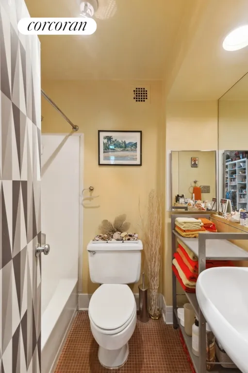 New York City Real Estate | View 312 West 107th Street, 2A | Full Bathroom | View 8