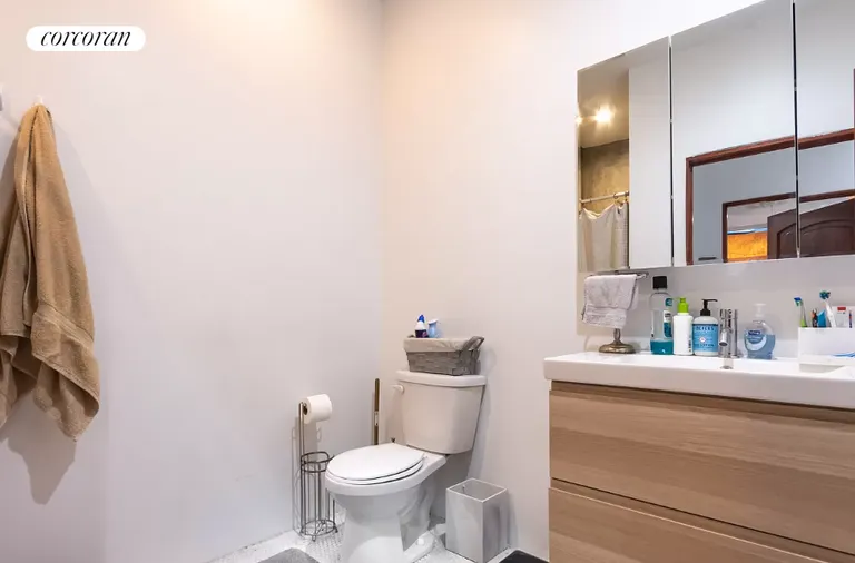 New York City Real Estate | View 331 South 1st Street, 1 | Full Bathroom | View 9