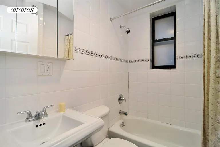 New York City Real Estate | View 801 Riverside Drive, 3H | Master Bathroom | View 9