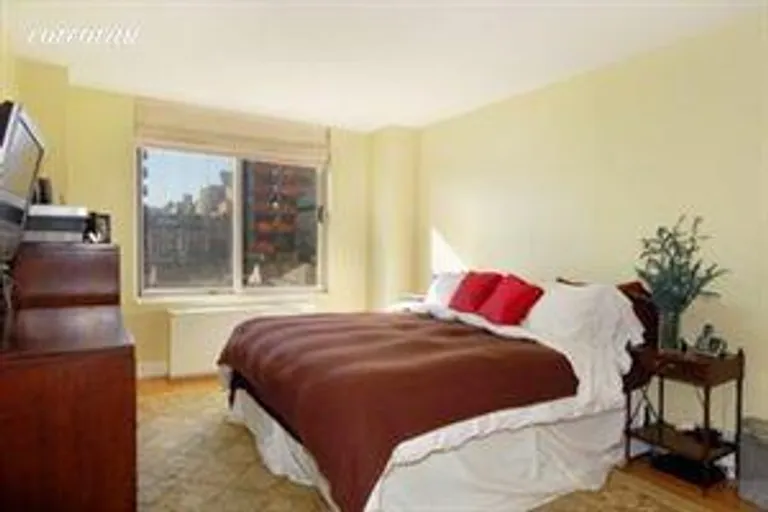 New York City Real Estate | View 170 East 87th Street, W5G | room 2 | View 3