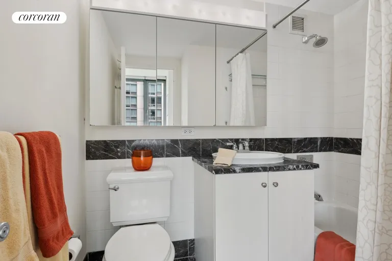 New York City Real Estate | View 425 Main Street, 9K | room 5 | View 6