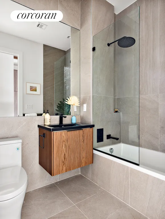 New York City Real Estate | View 10 Quincy Street, 2E | Full Bathroom | View 9