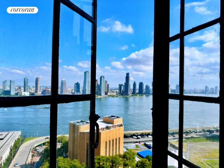 New York City Real Estate | View 25 Tudor City Place, 1701 | room 4 | View 5