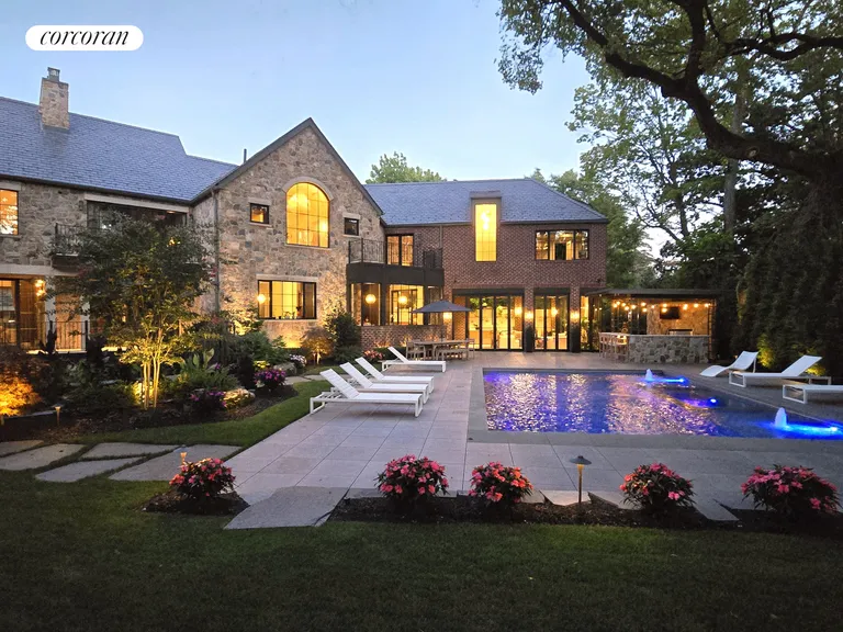 New York City Real Estate | View 176 Benedict Road | 8 Beds, 8 Baths | View 1
