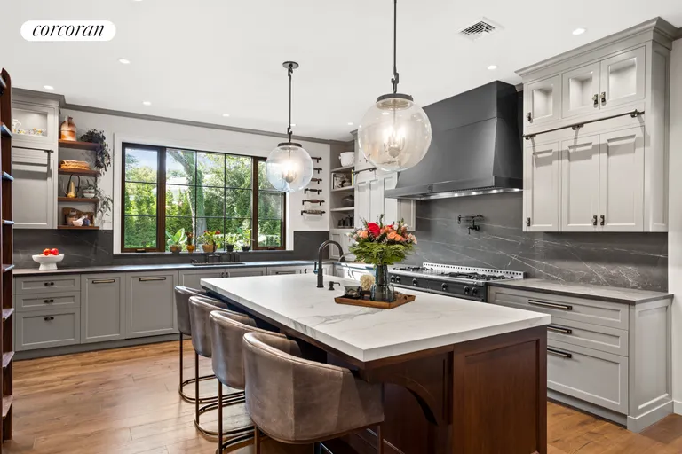New York City Real Estate | View 176 Benedict Road | room 7 | View 8