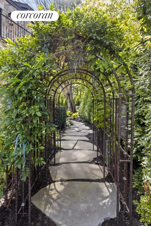 New York City Real Estate | View 176 Benedict Road | room 42 | View 43