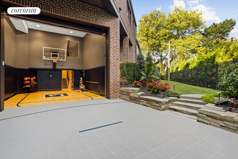 New York City Real Estate | View 176 Benedict Road | room 41 | View 42
