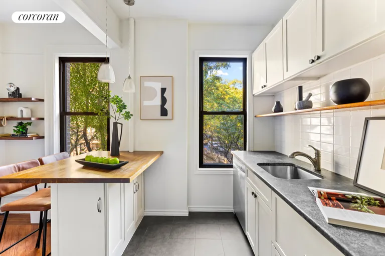 New York City Real Estate | View 5 Stratford Road, 12S | room 4 | View 5