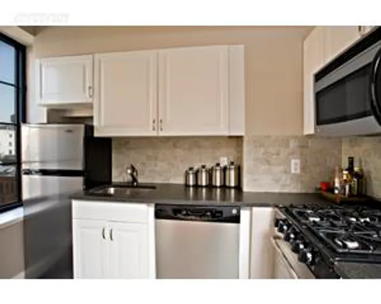 New York City Real Estate | View 201 West 16th Street, 11G | room 2 | View 3