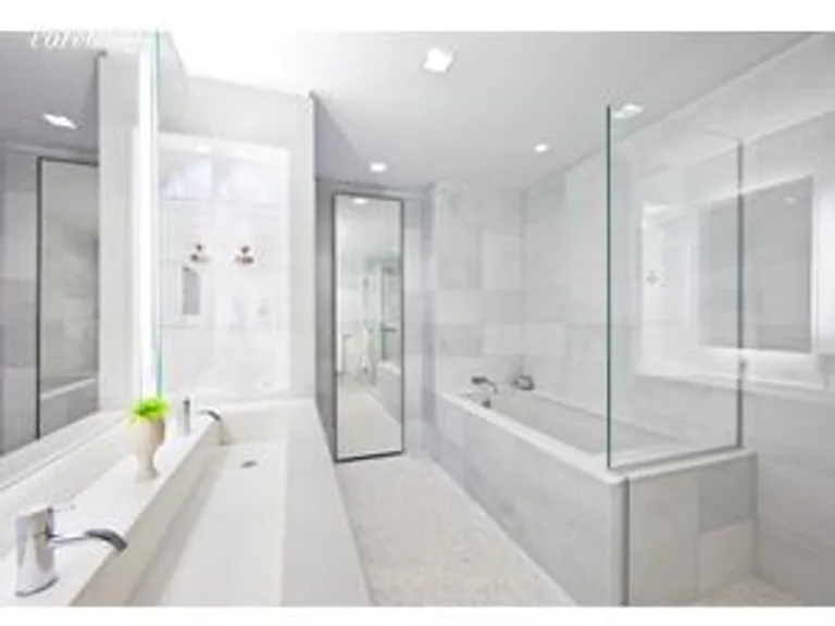 New York City Real Estate | View 400 East 67th Street, 8E | master bath | View 2