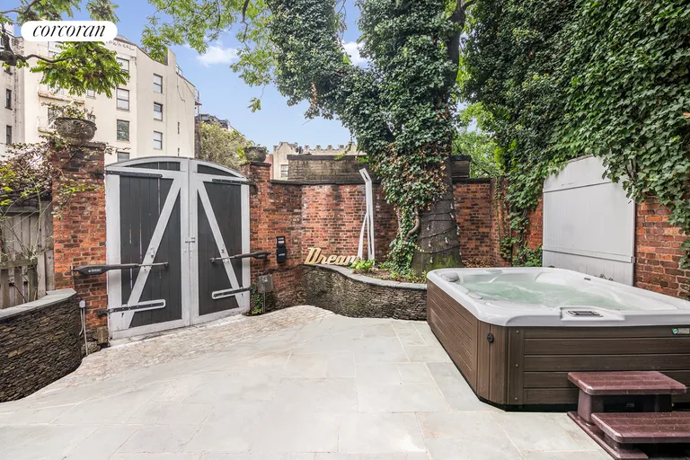 New York City Real Estate | View 18 Commerce Street | room 3 | View 4