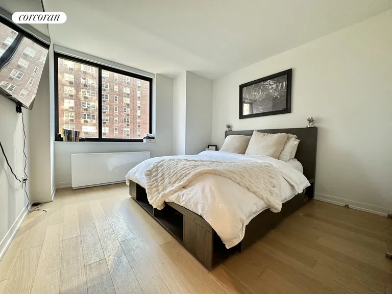 New York City Real Estate | View 1 Columbus Place, S8G | room 4 | View 5