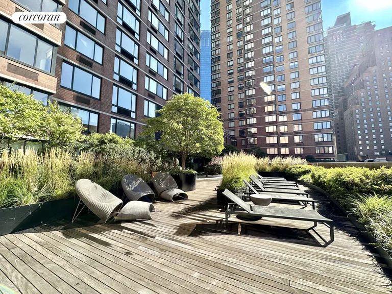 New York City Real Estate | View 1 Columbus Place, S8G | room 8 | View 9