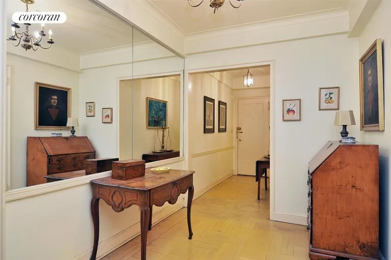 New York City Real Estate | View 785 Park Avenue, 4A | Entryway | View 2