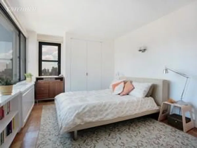 New York City Real Estate | View 115 East 9th Street, 12H | room 3 | View 4