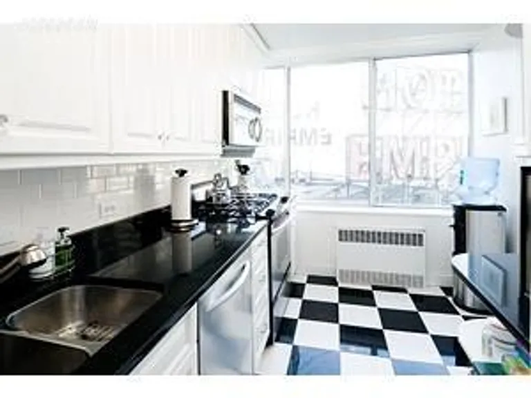 New York City Real Estate | View 61 West 62Nd Street, 17D | room 1 | View 2