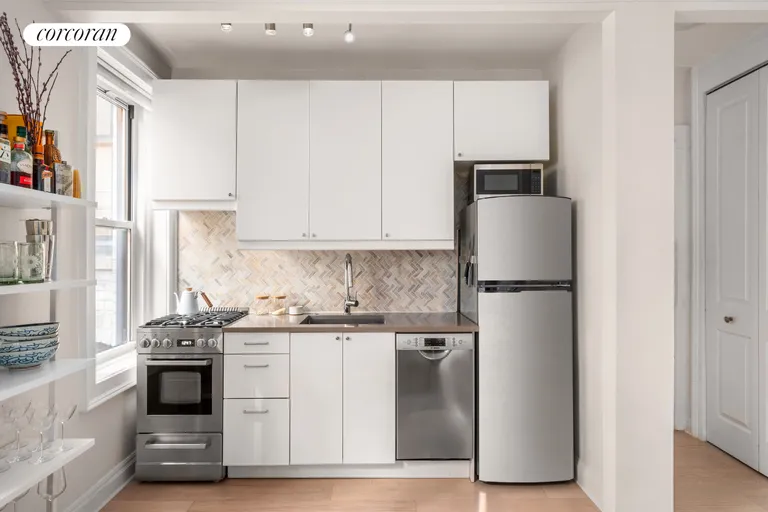 New York City Real Estate | View 59 Pineapple Street, 2L | room 3 | View 4