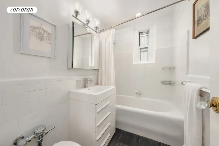 New York City Real Estate | View 59 Pineapple Street, 2L | room 5 | View 6