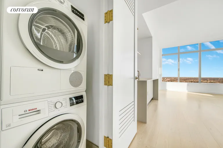 New York City Real Estate | View 3 Court Square, PH406 | room 11 | View 12