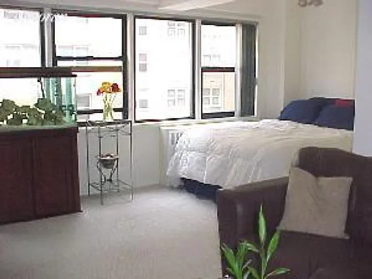 New York City Real Estate | View 333 East 75th Street, 7K | 1 Bed, 1 Bath | View 1