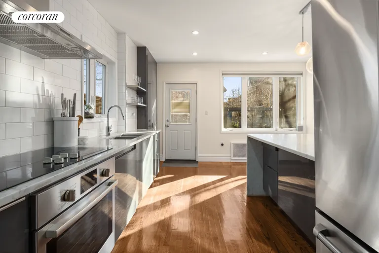 New York City Real Estate | View 28 Wellington Court | room 3 | View 4