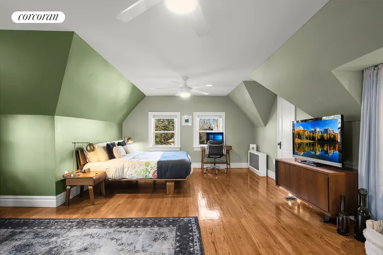 New York City Real Estate | View 28 Wellington Court | room 19 | View 20