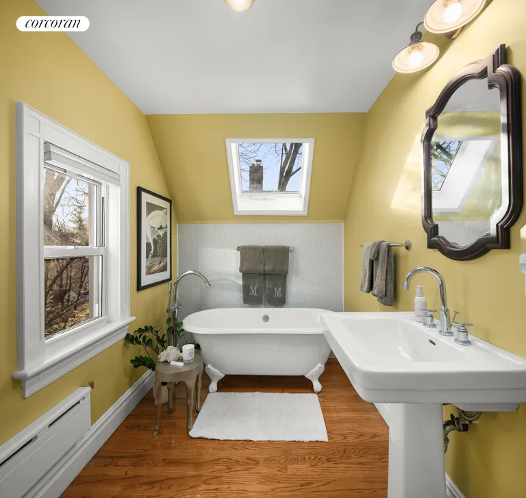 New York City Real Estate | View 28 Wellington Court | room 21 | View 22