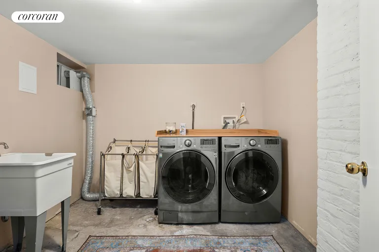 New York City Real Estate | View 28 Wellington Court | room 26 | View 27