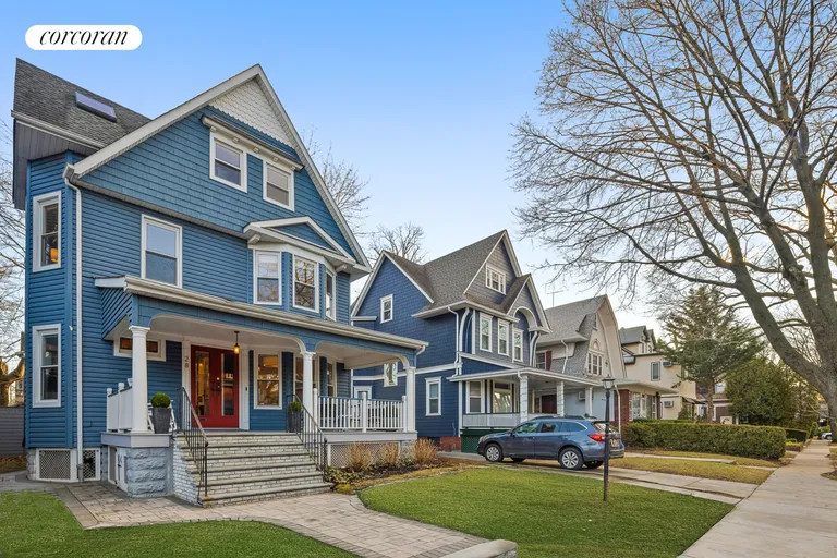 New York City Real Estate | View 28 Wellington Court | room 28 | View 29