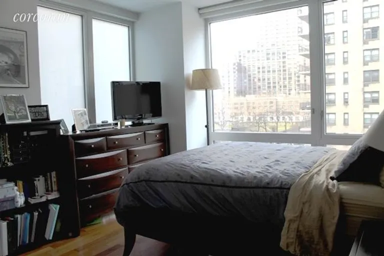 New York City Real Estate | View 200 West End Avenue, 4D | room 3 | View 4