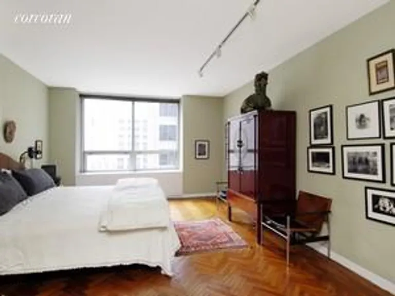 New York City Real Estate | View 15 West 53rd Street, 13J | room 2 | View 3
