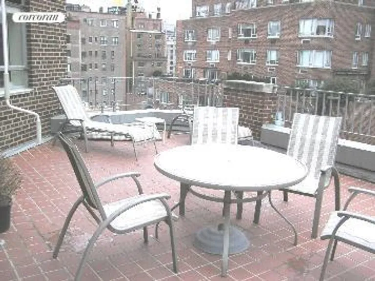 New York City Real Estate | View 21 East 61st Street, 1502 | room 4 | View 5