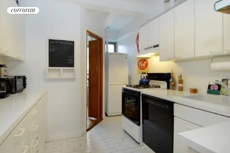 New York City Real Estate | View 130 8th Avenue, 4F | room 2 | View 3