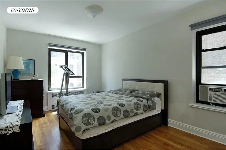 New York City Real Estate | View 420 Central Park West, 2B | corner exposures and lots of closet space | View 4