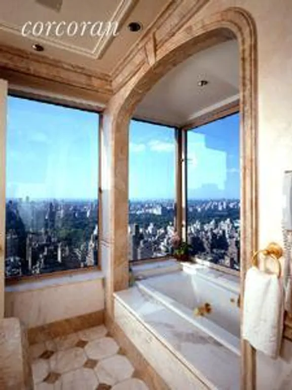 New York City Real Estate | View 200 East 69th Street, PH48A | room 1 | View 2