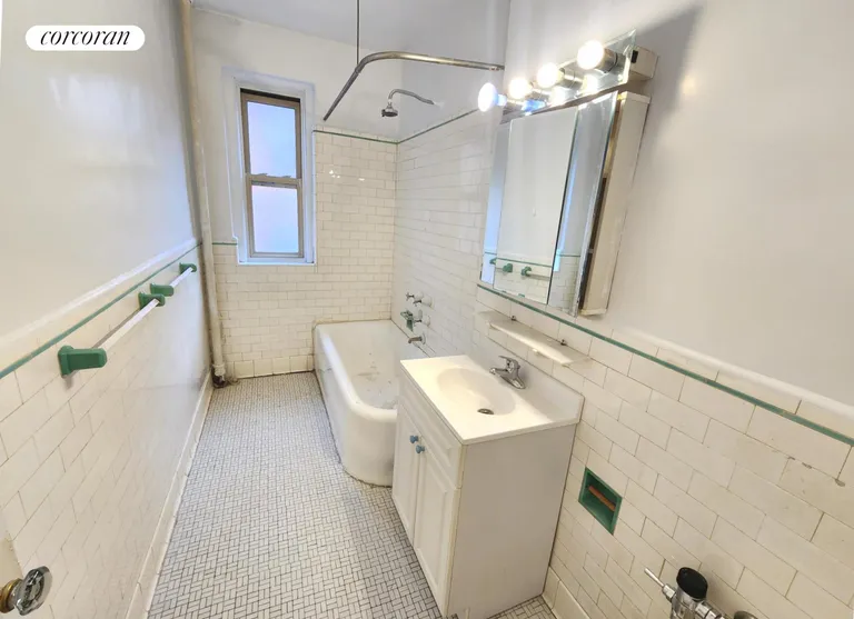 New York City Real Estate | View 3900 Greystone Avenue, 43E | Bath | View 3
